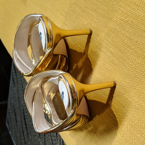 Zara Gold Metallic Old Hollywood Heels! - Picture 7 of 9